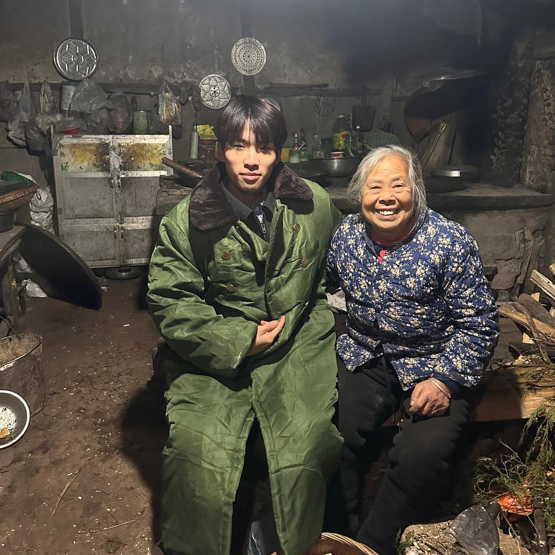 赚钱给爷奶修房子