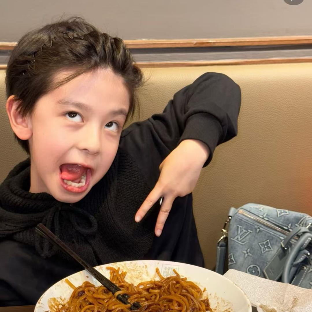 我吃饭的时候不饿.