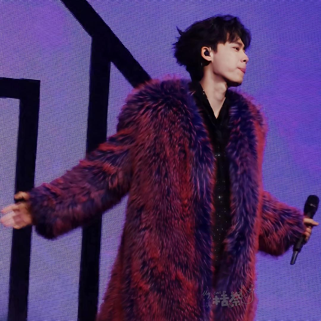 从小猫手里抢走的奶酪包