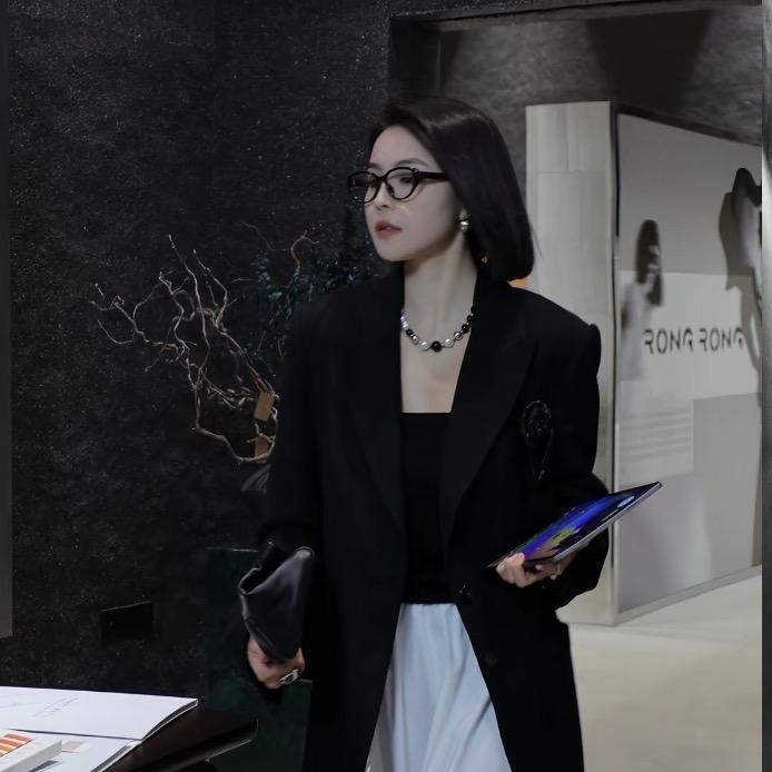 溶溶RONGRONG🌷《轻奢穿搭衣橱》