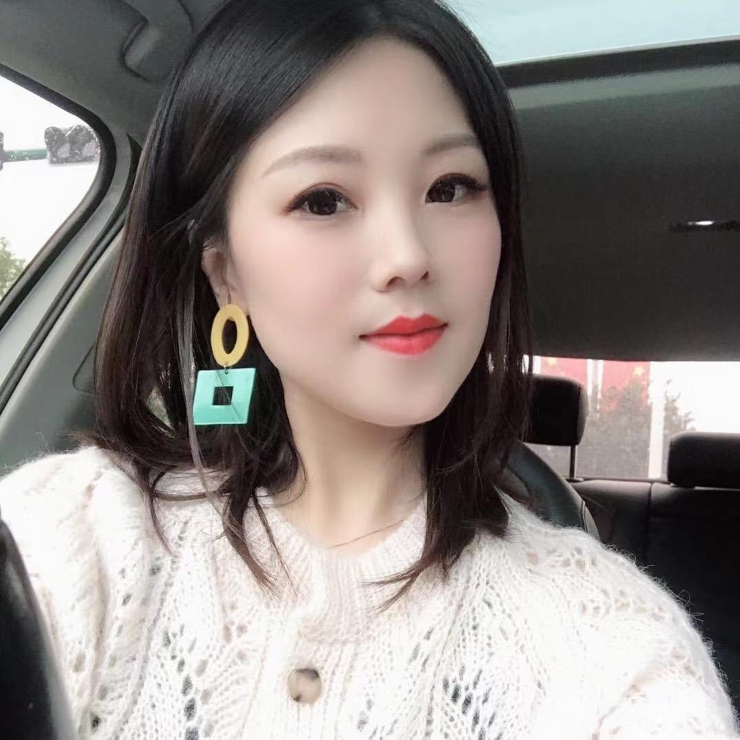 YI GUI服装店 大小姐 霞霞