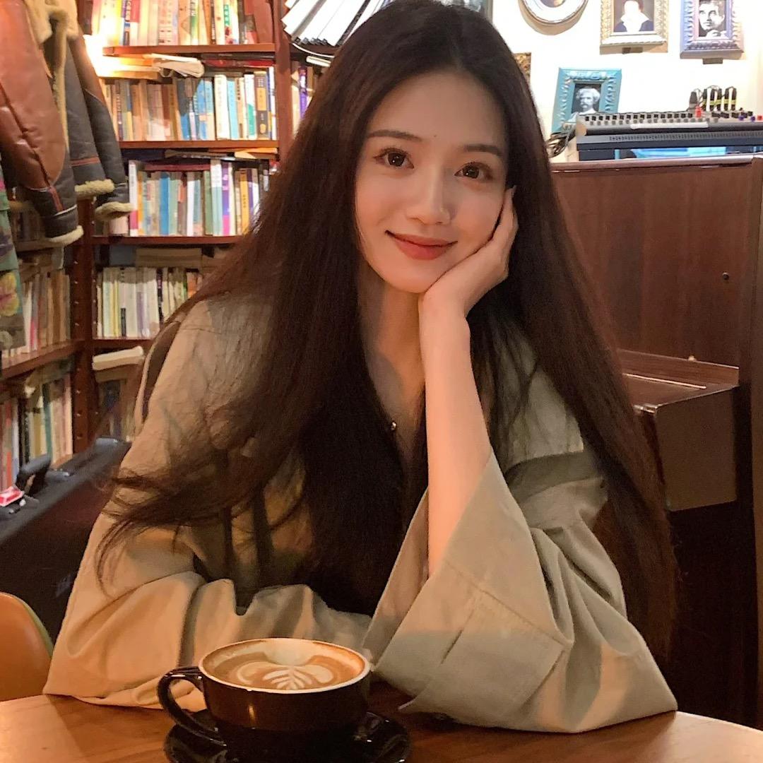 秋秋的穿搭分享（8号店）