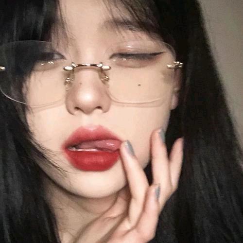 小张爱吃香菜🦇