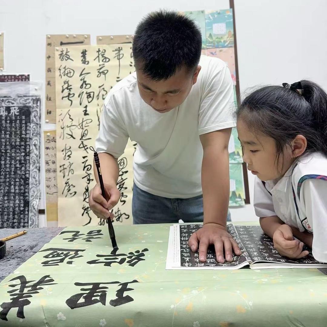 玉屏教书法的唐老师