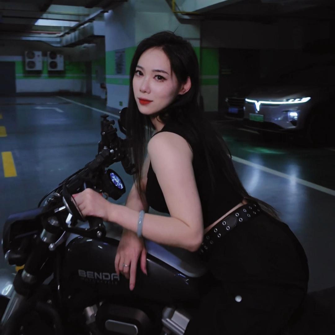 小蝶玩车