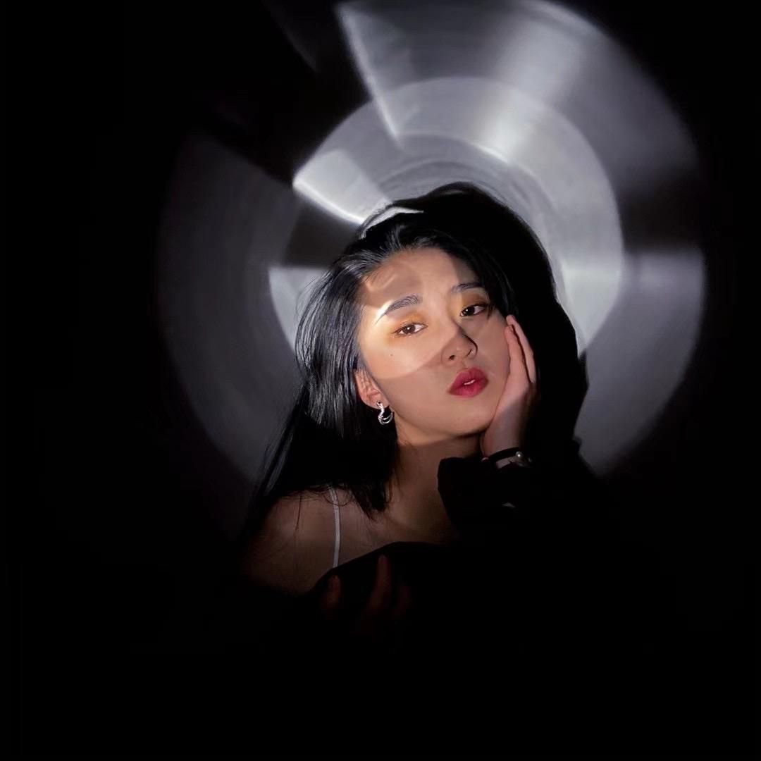思思.