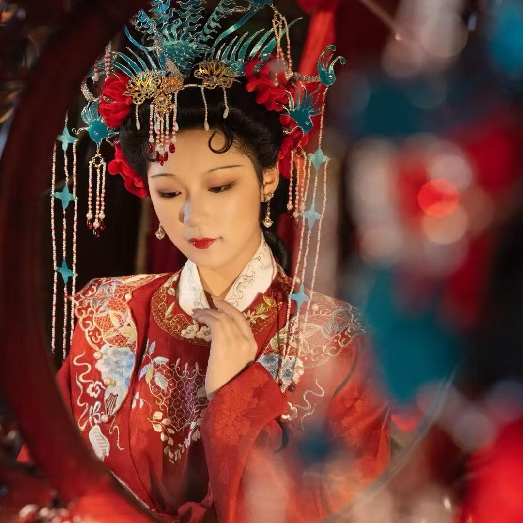 多多大王在拍照