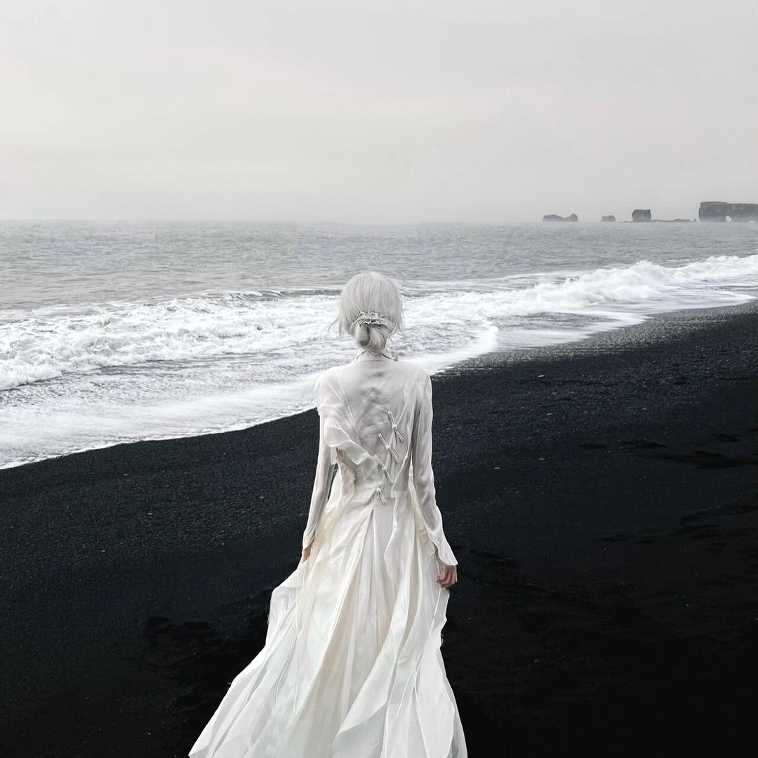 广州塔下小老妹