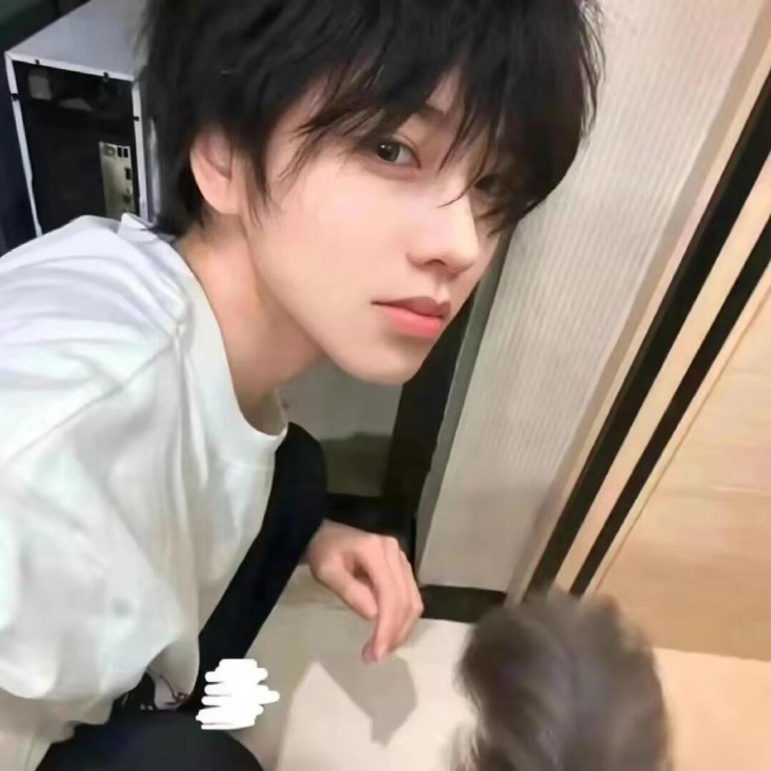 小王子_CS(破300粉roll可燃冰)