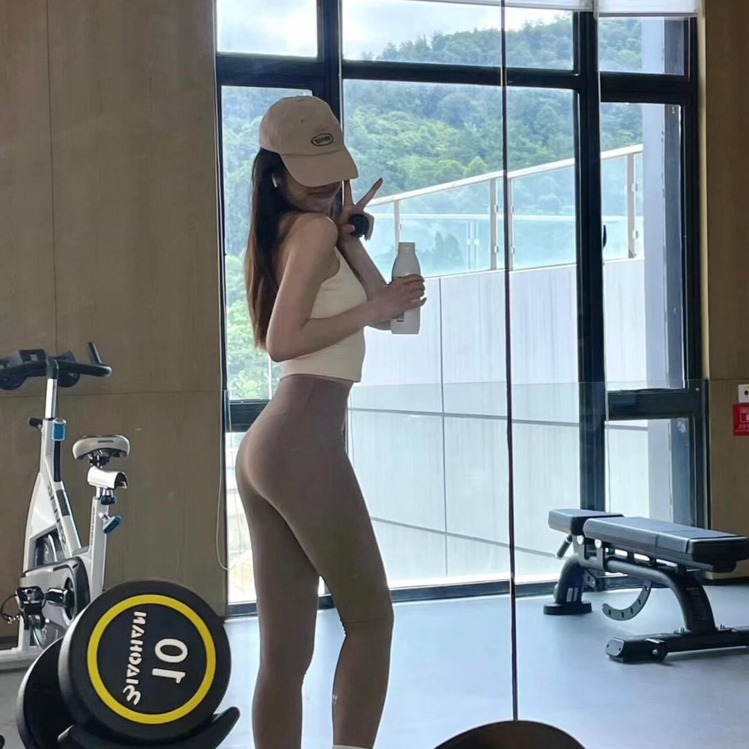 大美女一个