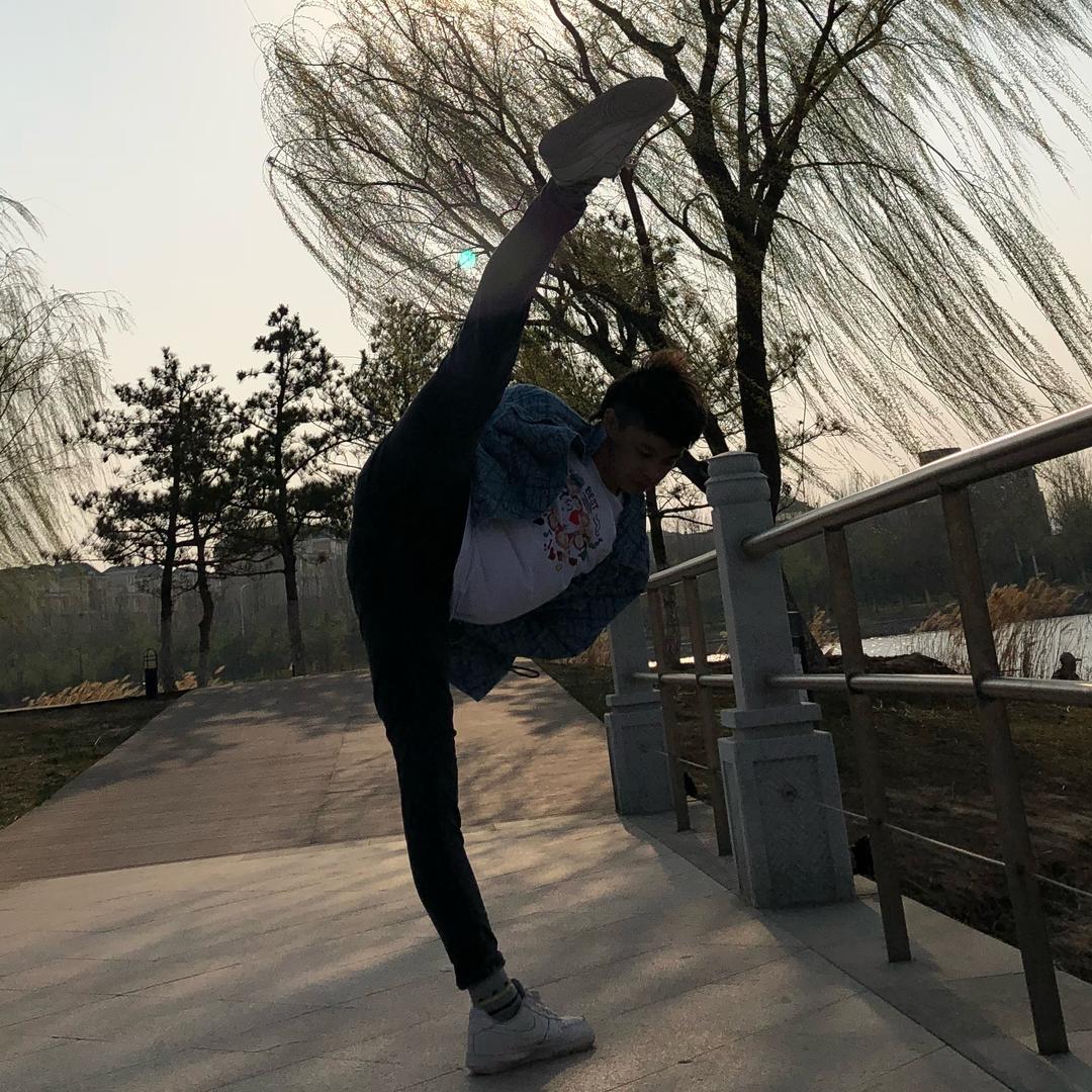 河口区舞与伦比舞蹈艺术中心（个体工商户）