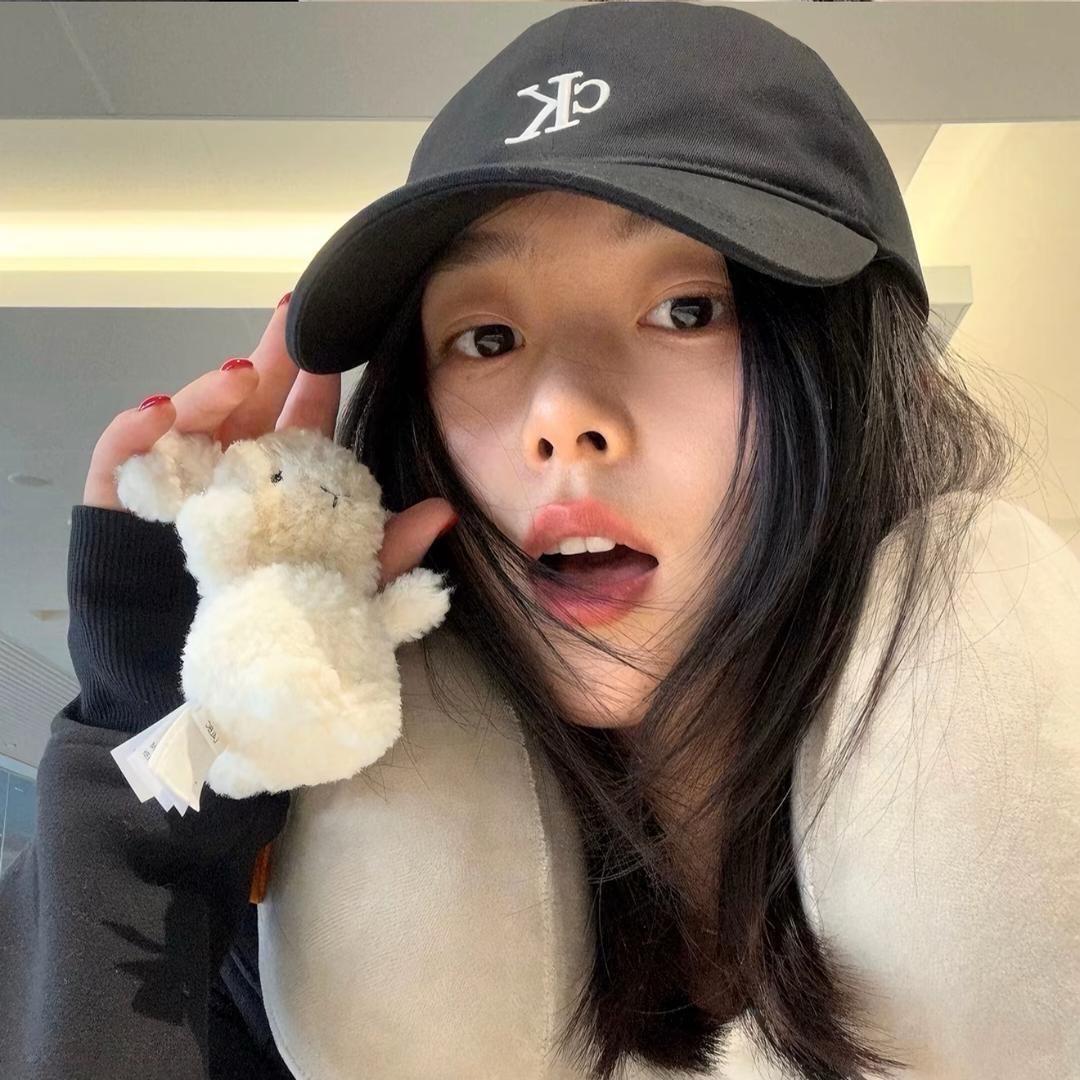 社恐的小美.