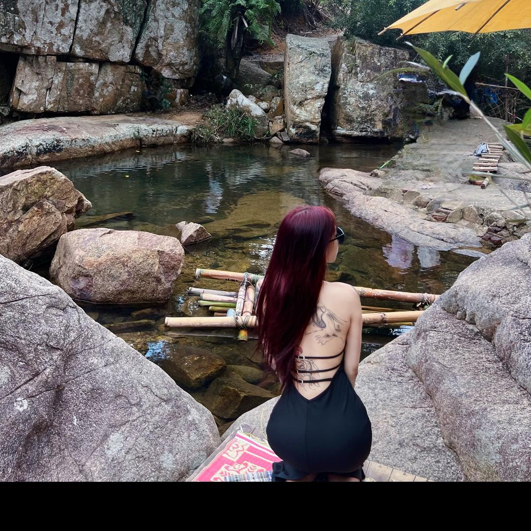 小曼.
