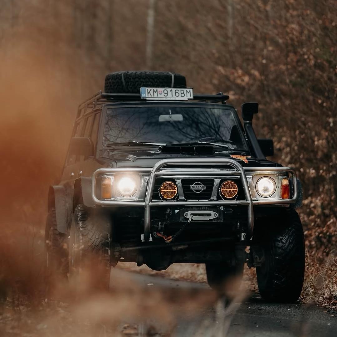 黄岛伟哥精品二手车（高价收报废车，手续）