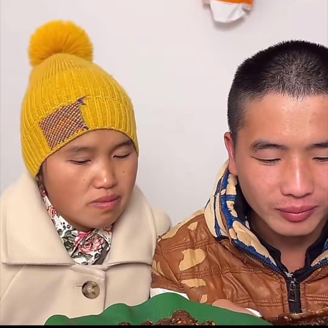 有金套上紧身裤