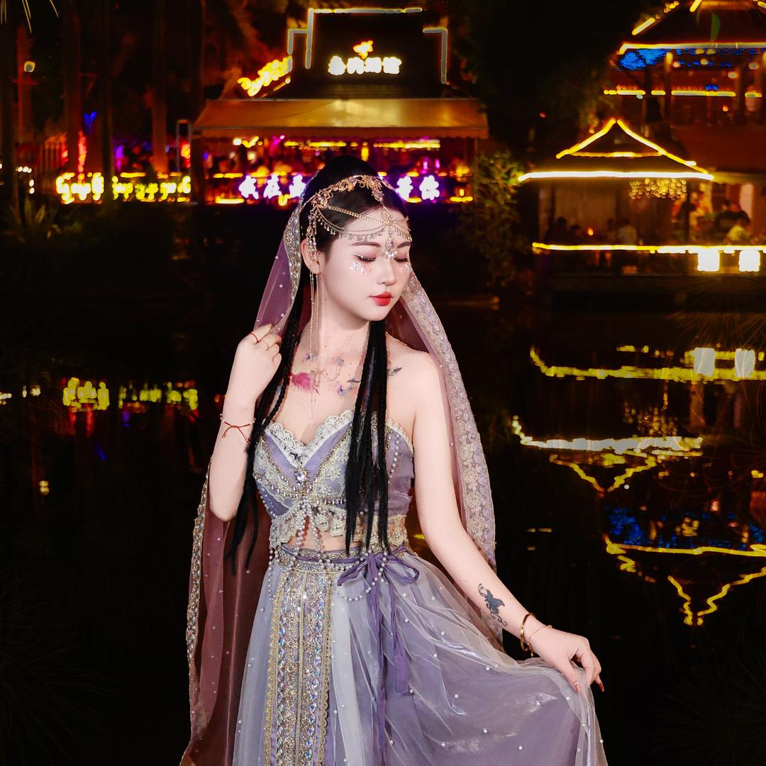 歌畅天下销售经理虎牙妹