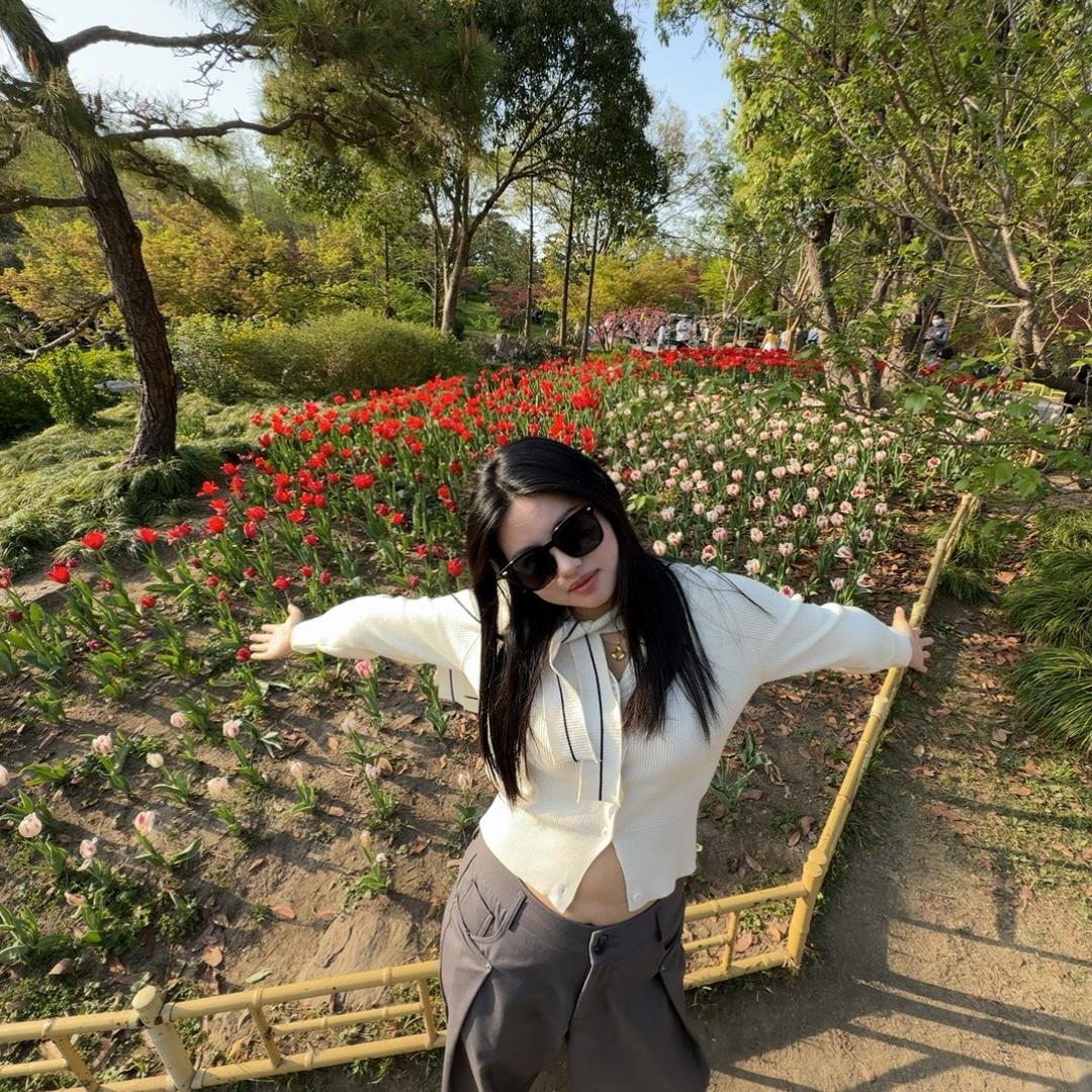 让阿姨看看你们