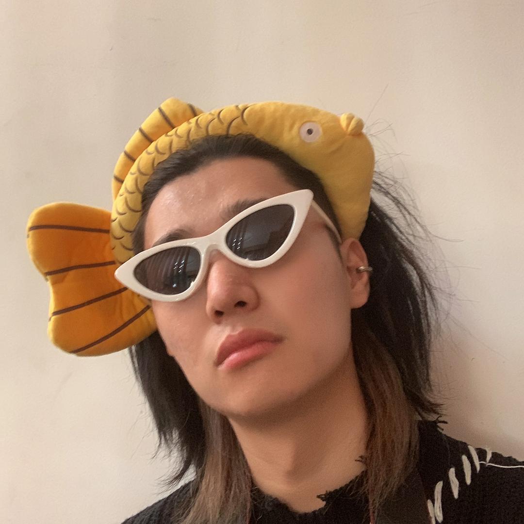 拍照的周来