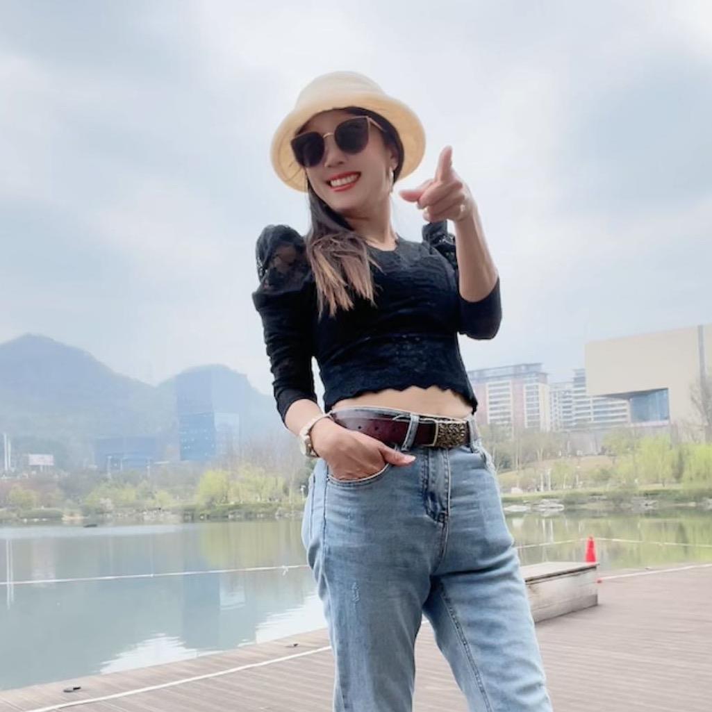逗斗妹（背影）