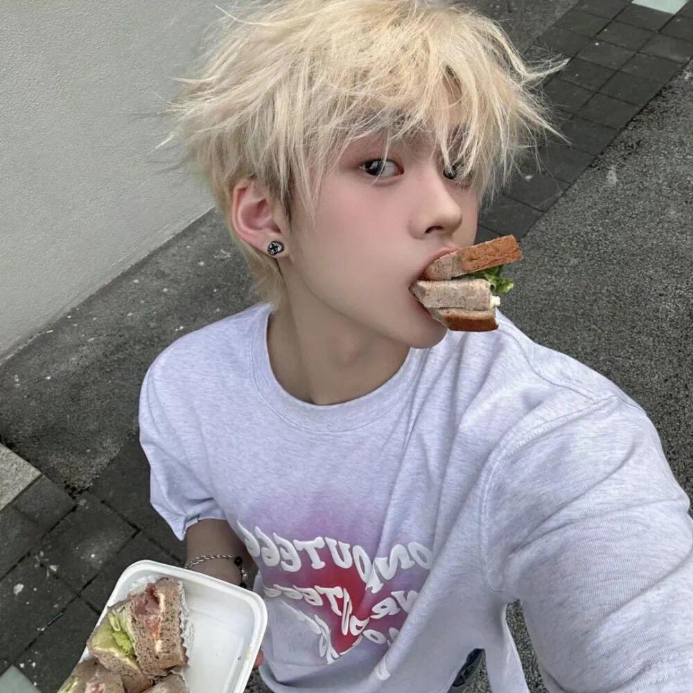 发现女友是t连夜换上女装