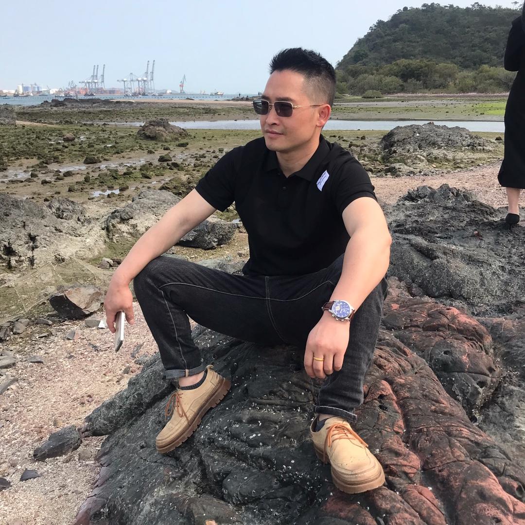 看破红尘不剃头