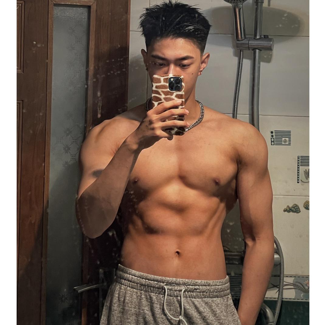 佳琪爱洗澡