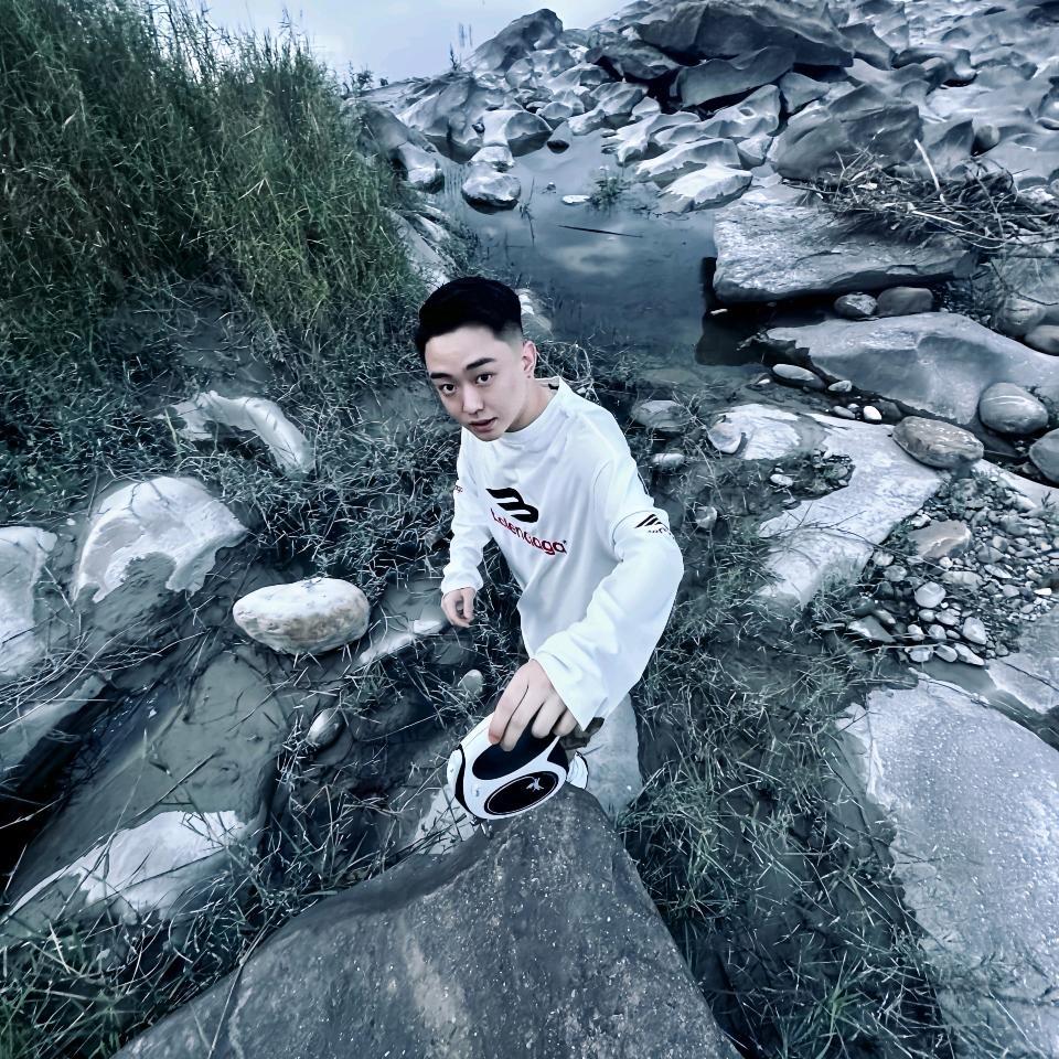 卧崎 氏_