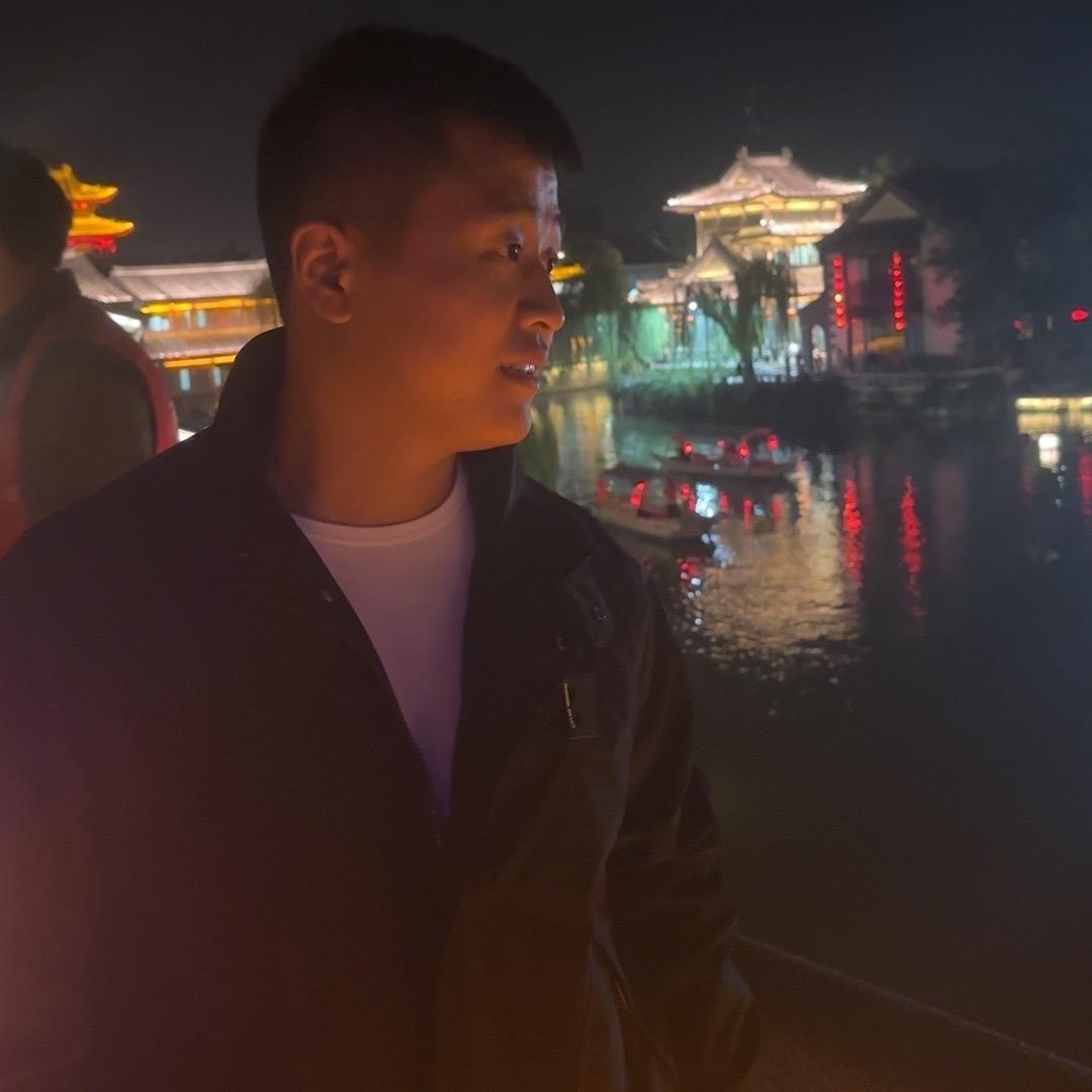 - - 馮曟