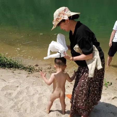 严