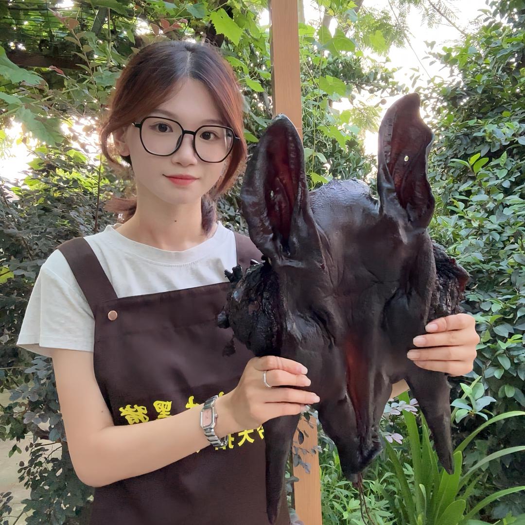 青城山农家土黑猪