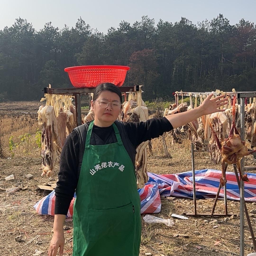 山壳佬现场称腊肉