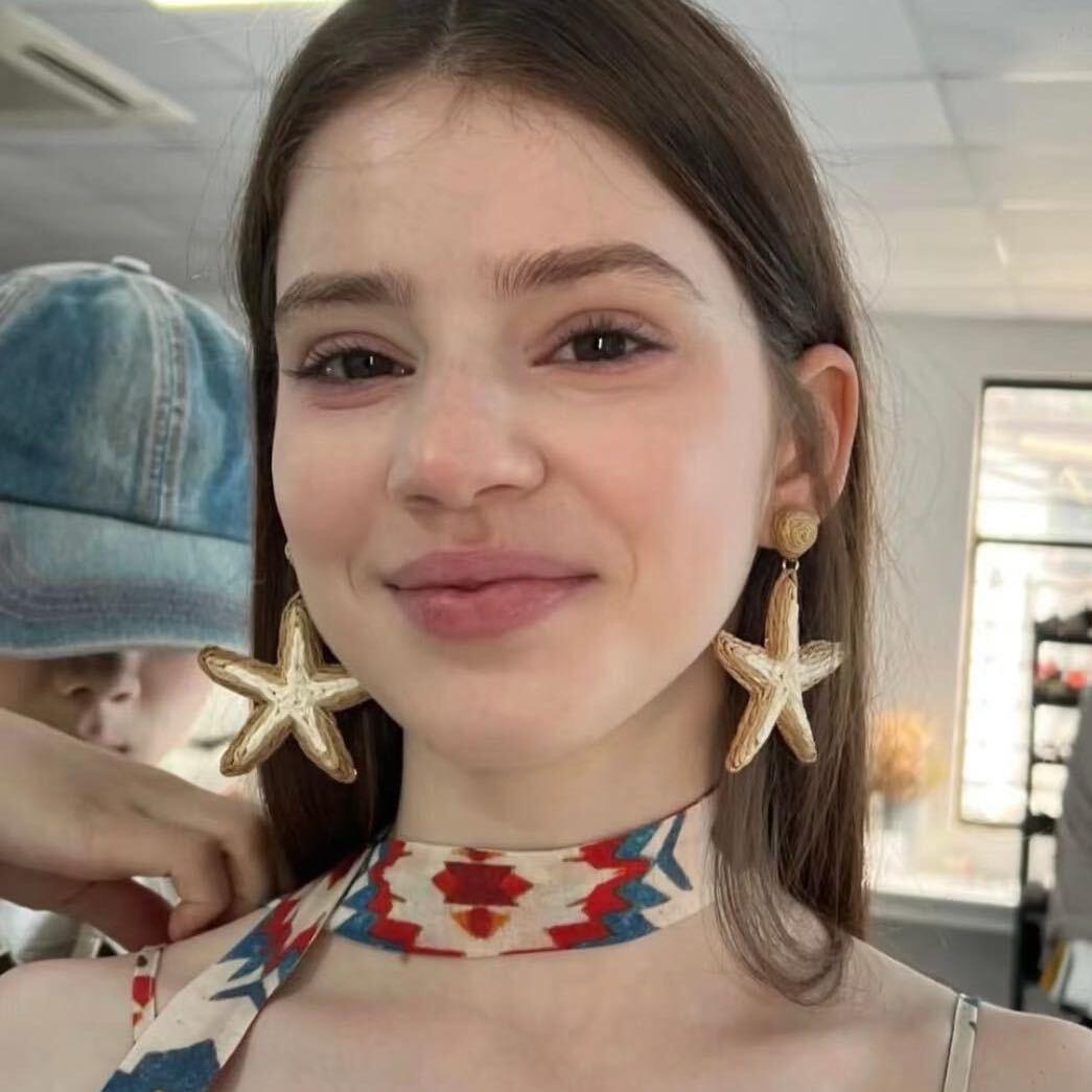 -Akd