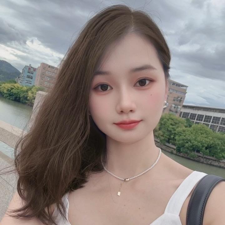 姓张不嚣张（卖护肤品的小姐姐）