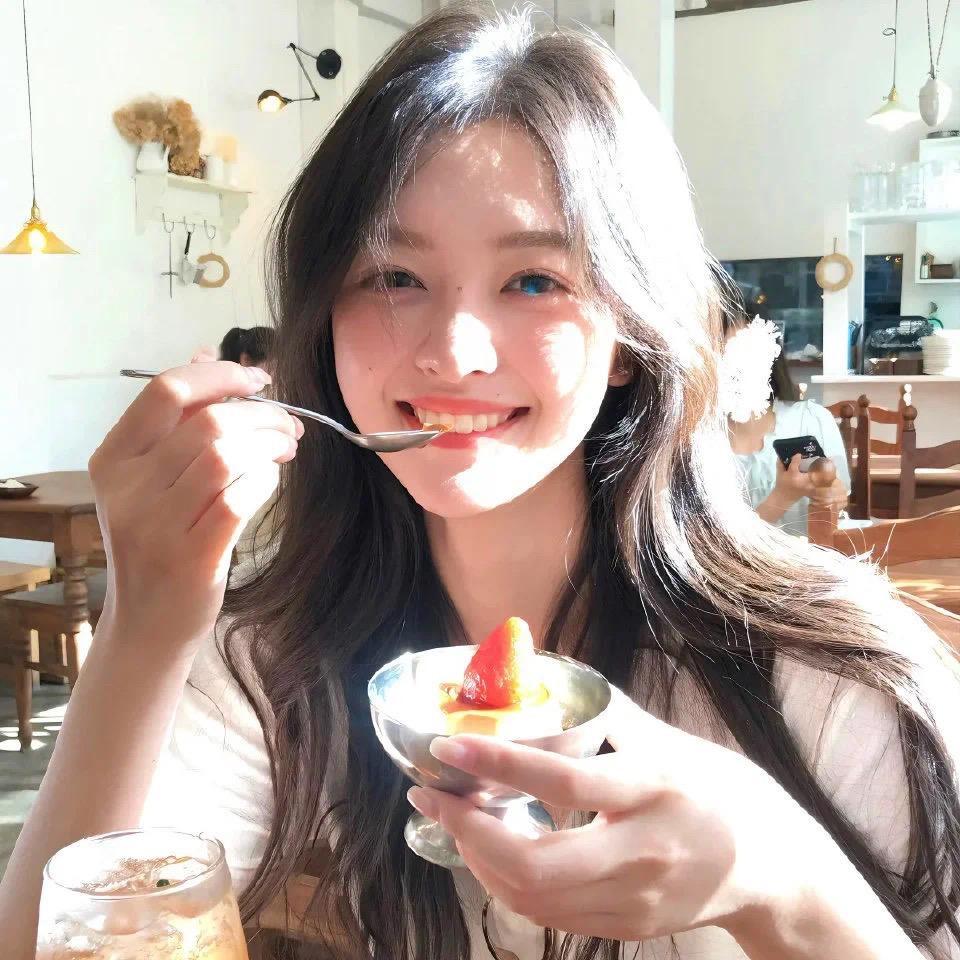 爱吃泡芙的小蕊