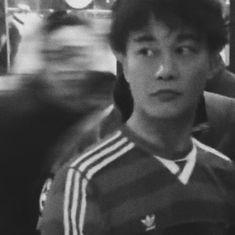 海里睡人