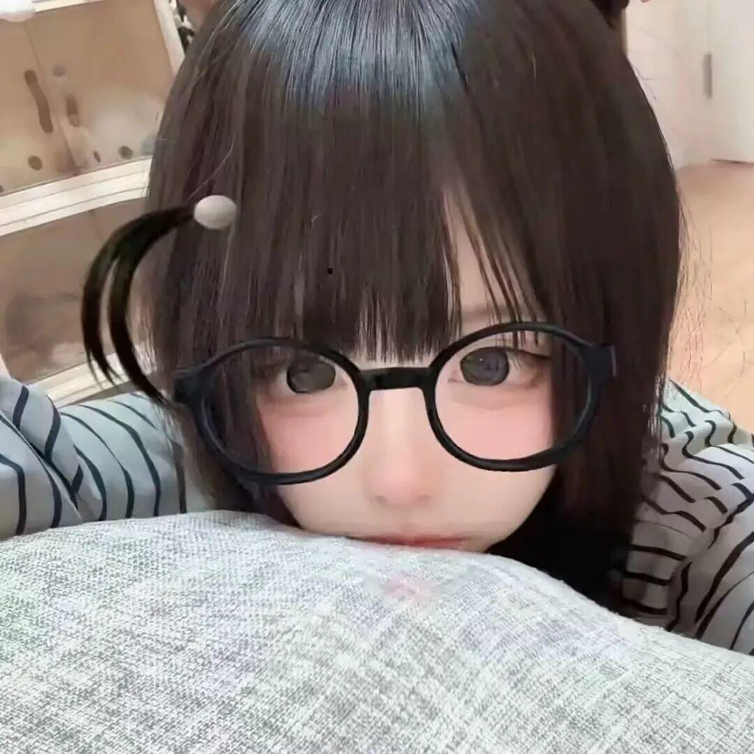 总犹玉.