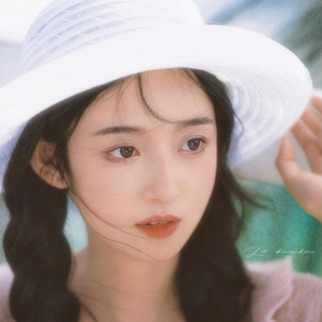 一只梳子君