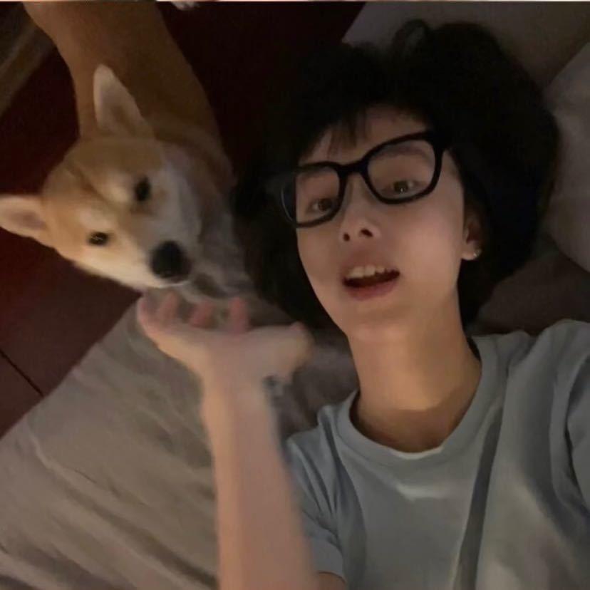 妳.