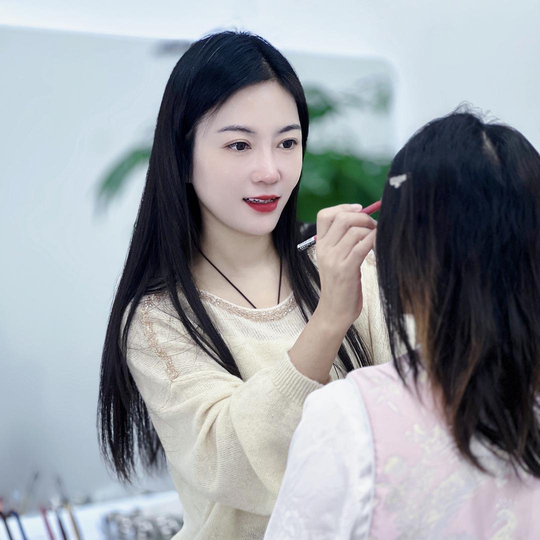 炫颜美妆