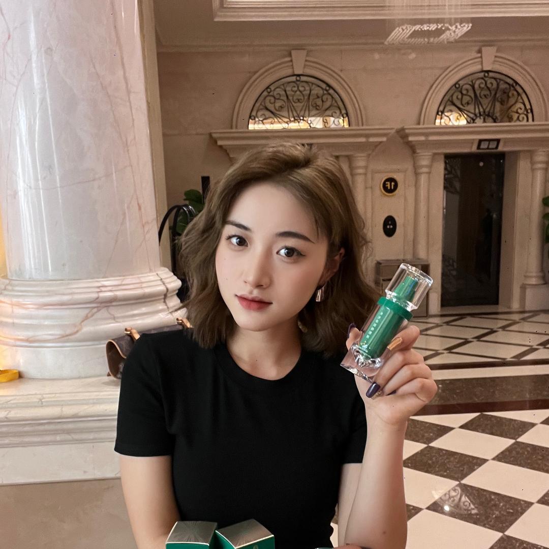 M娜