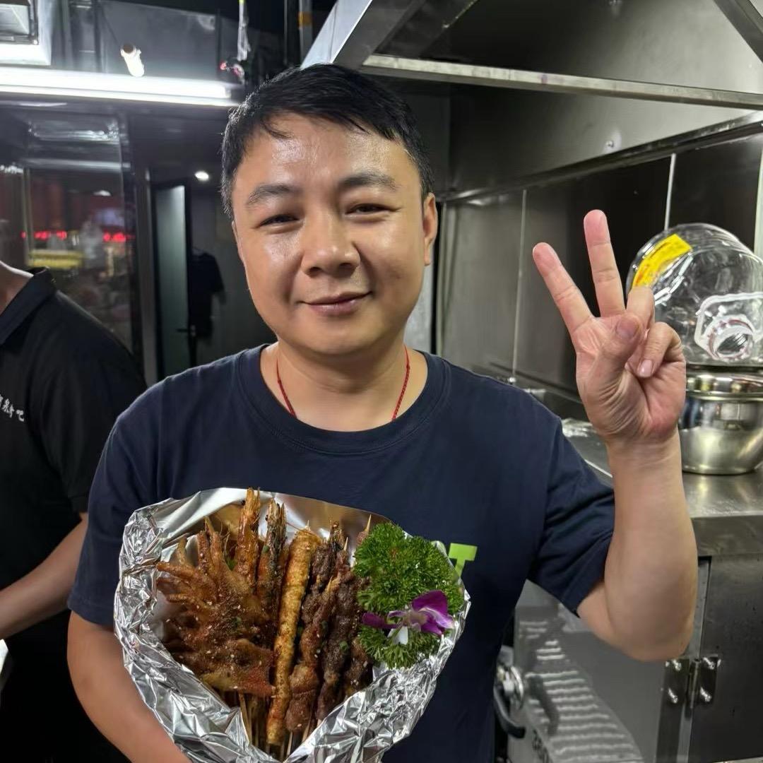 阿泉卖烧烤养你