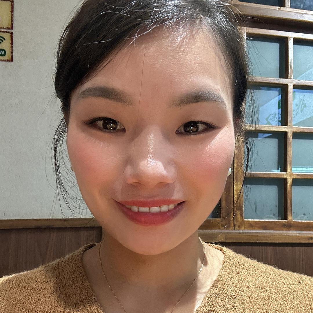 屋里恰饭霞妹