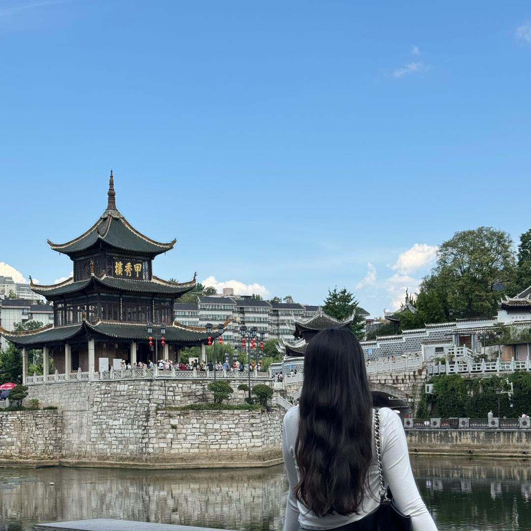 爱吃爆米花的小莉