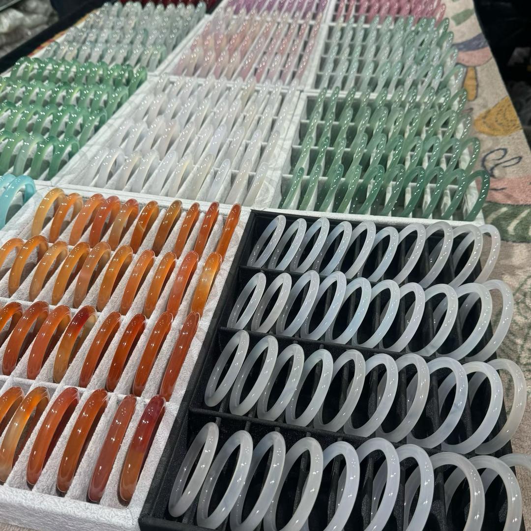 石佛寺玛瑙手镯源头工厂店