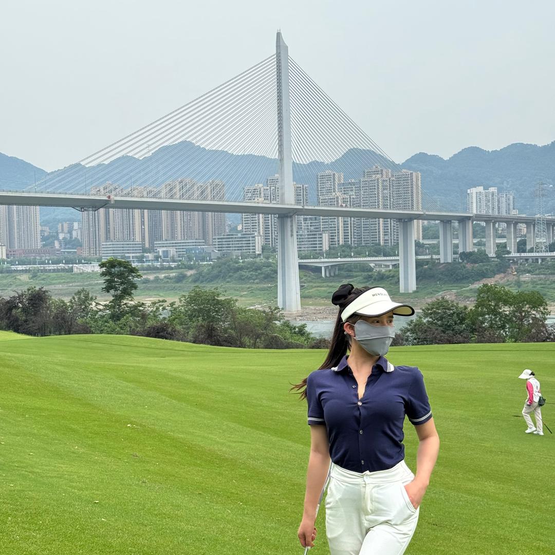 做小蛮腰的小哥