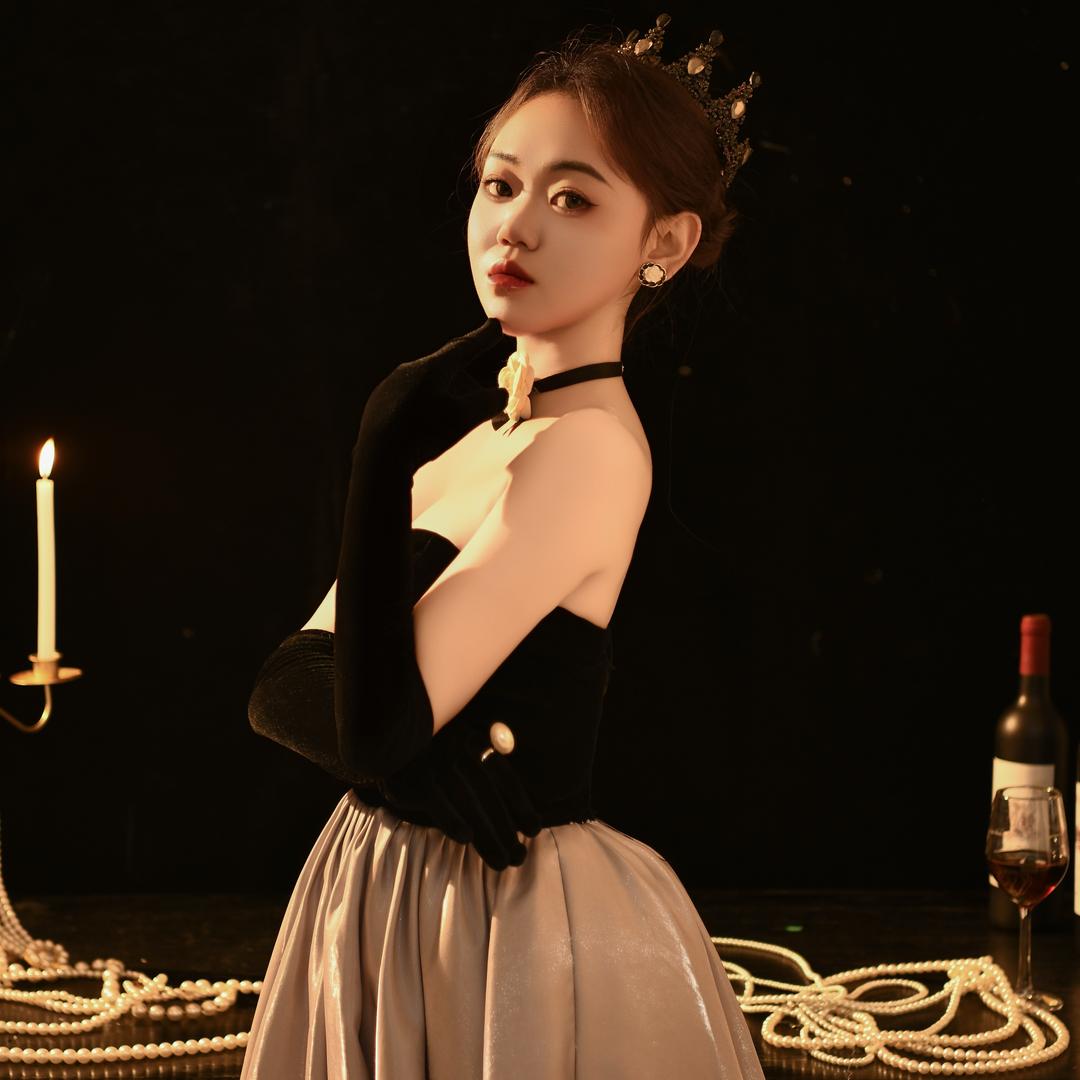 伊-