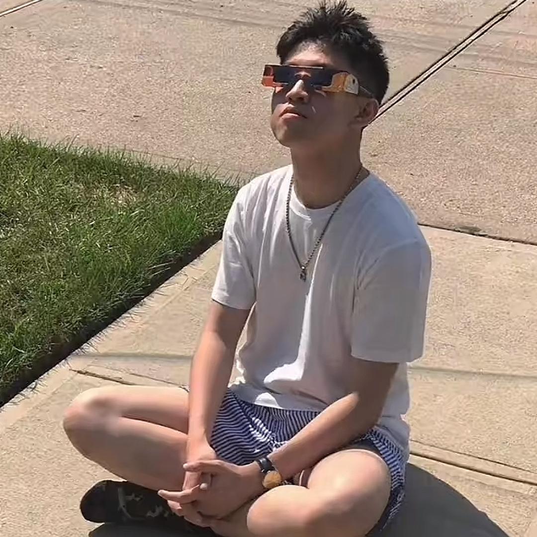 JY.