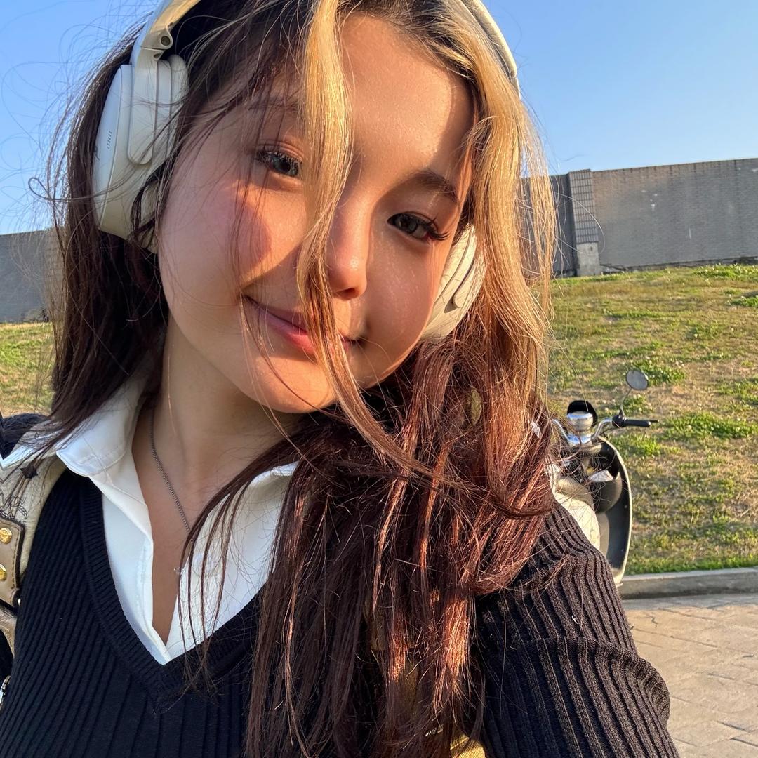 👩🏽
