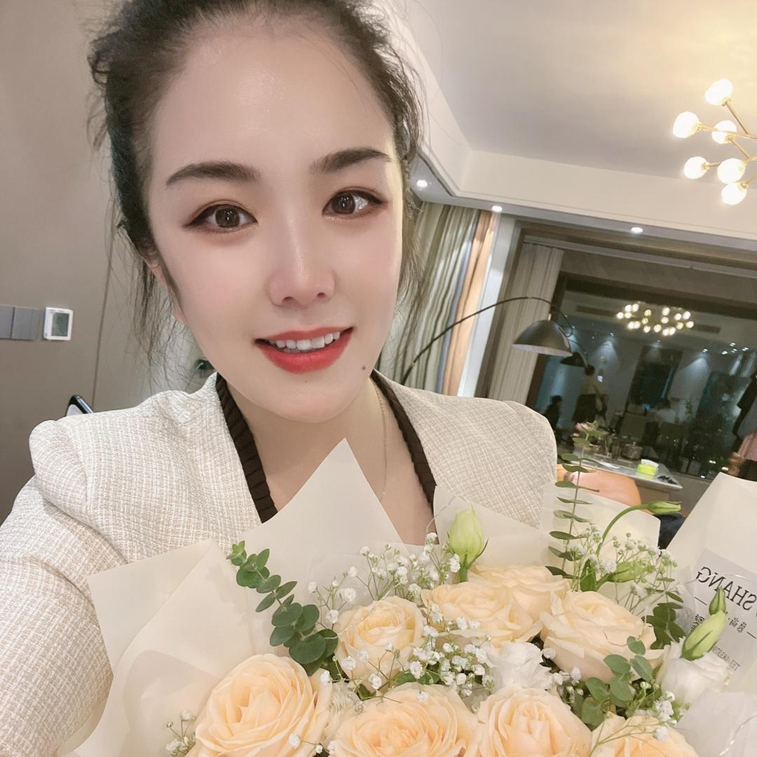 伊川县梦熙化妆品工作室