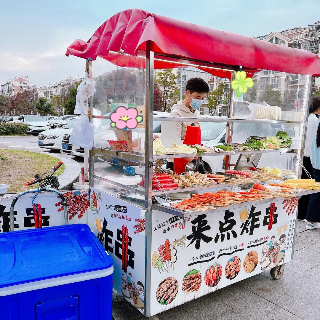 申花名都北门最南侧一家 来点炸串